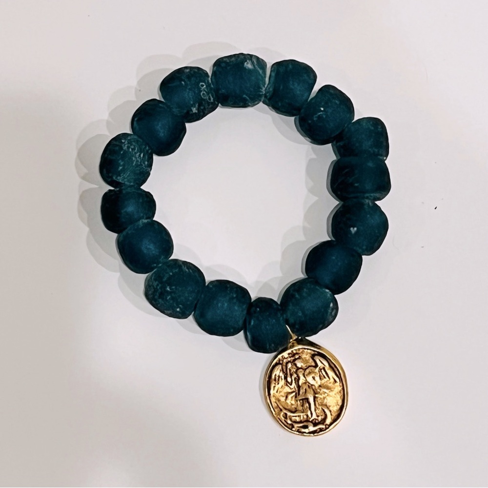 Elegant Black Beaded Bracelet with Gold Charm